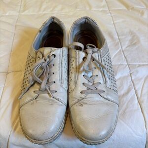 Cute white leather Clarks sneakers - in-tact but need some love!